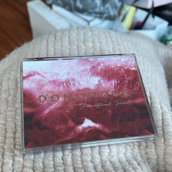 Dominique Unconditional Eye Shadow Palette. New In Box! - Picture 2 of 5